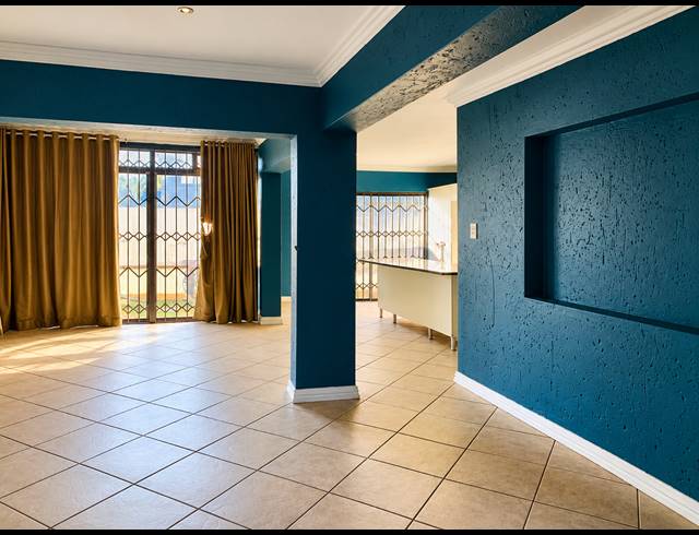 3 BEDROOM TOWNHOUSE FOR SALE IN VANDERBIJLPARK SE 2